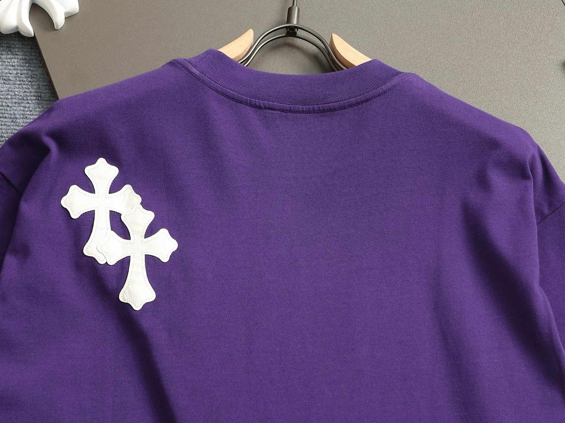🅿️220 Chrome hearts ch Chrome hearts cross leather short-sleeved T-shirts. Large version. Loose and stylish. The difference is the low version, the slim version, the upper body and the crotch. 100% commitment: top quality, not fast food. The highest version on the market. Top quality, 320 grams. 26 custom-dyed double yarn cotton, same style for men and women, complete with three standards. Color: black, purple, brown, khaki Size: XS-L Size chart: